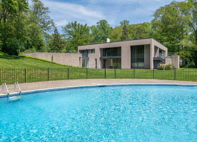 Property at 3 Paddock Ct, Old Westbury, NY 11568, 6 beds, 6 baths