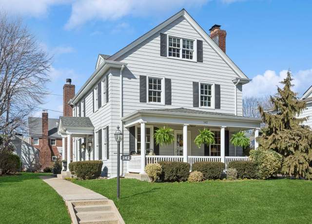 Property at 142 Roxbury Rd, Garden City, NY 11530, 4 beds, 3.5 baths