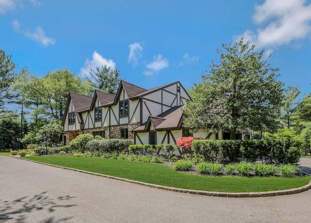 Property at 19 Amber Ln, Oyster Bay Cove, NY 11771, 6 beds, 5.5 baths