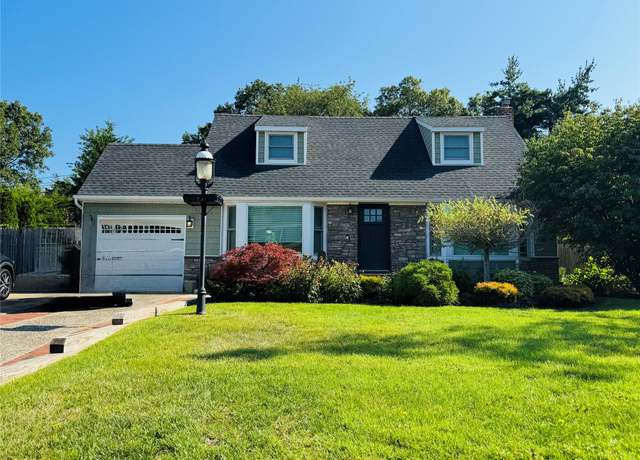 Property at 110 Roxbury Dr, Commack, NY 11725, 4 beds, 2 baths