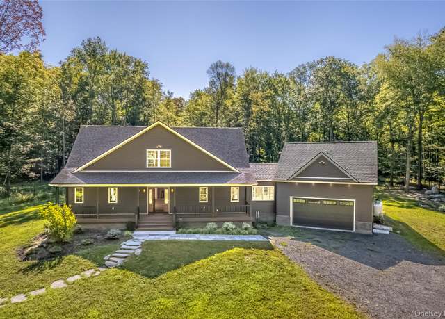 Property at 621 Decker Rd, Wallkill, NY 12589, 3 beds, 2.5 baths