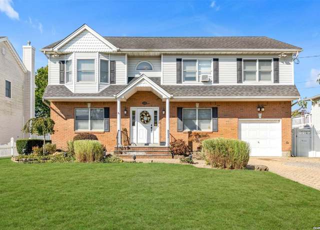 Property at 406 S Ocean Ave, Freeport, NY 11520, 4 beds, 3 baths