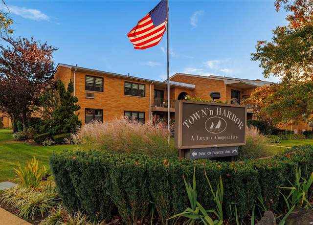 Property at 218 Westend Ave Unit 2H, Freeport, NY 11520, 2 beds, 2 baths