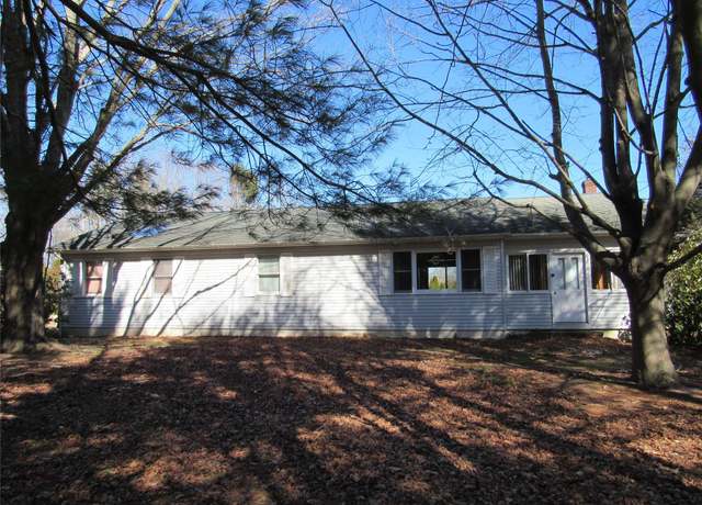 Property at 166 Manor Ln, Jamesport, NY 11947, 3 beds, 2.5 baths