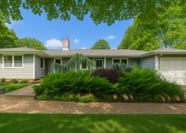 Property at 61 Pennsylvania Ave, Medford, NY 11763, 4 beds, 2.5 baths