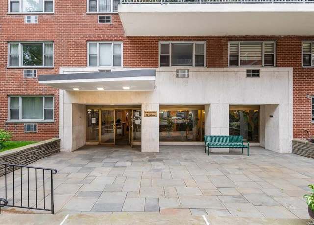 Property at 52-40 39th Dr Unit 12H, Woodside, NY 11377, 1 bath