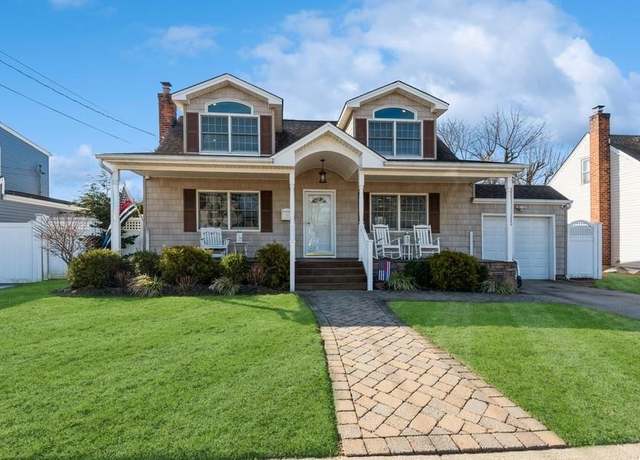 Property at 254 N Elm St, Massapequa, NY 11758, 3 beds, 2 baths