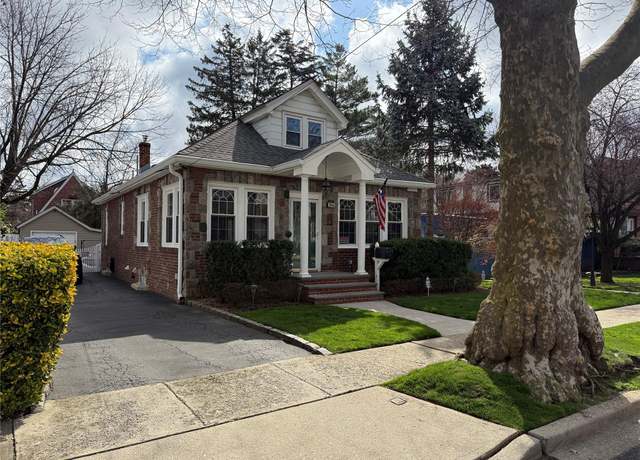 Property at 1905 Bryant Pl, Baldwin, NY 11510, 3 beds, 3 baths