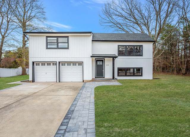 Property at 1507 Lincoln Ave, Bohemia, NY 11716, 5 beds, 2 baths