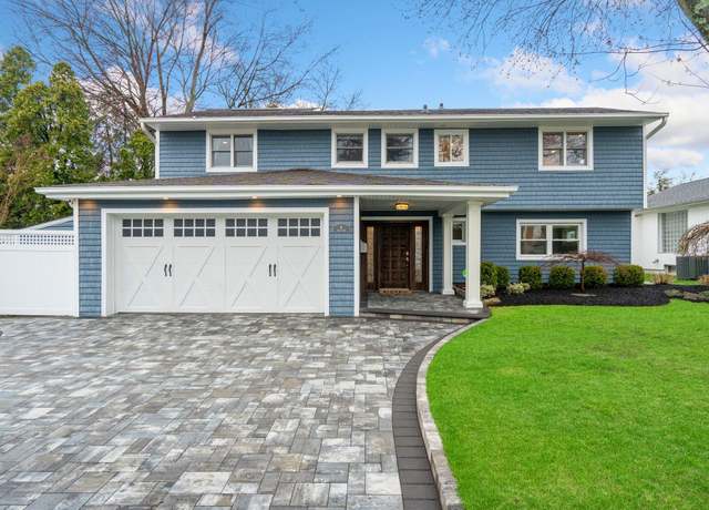 Property at 4 Nora Ln, Plainview, NY 11803, 4 beds, 3.5 baths