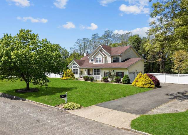 Property at 9 Sander Ct, Middle Island, NY 11953, 4 beds, 2.5 baths