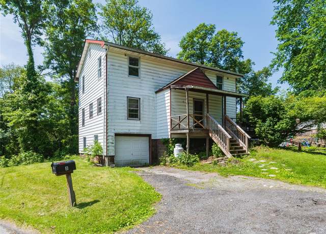 Property at 8 E Green Rd, Rock Tavern, NY 12575, 5 beds, 2 baths