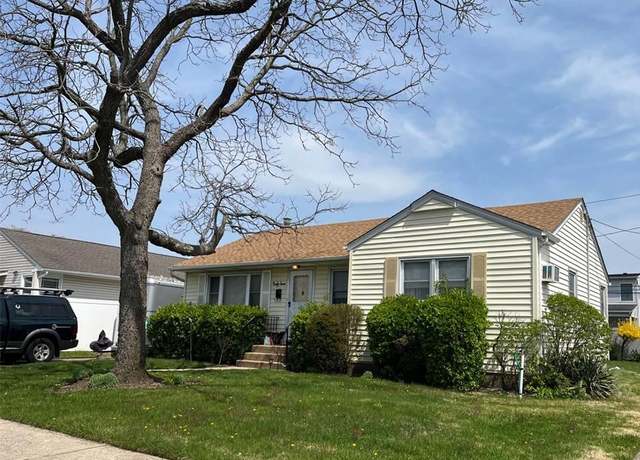 Property at 97 Linden Blvd, Hicksville, NY 11801, 3 beds, 1.5 baths