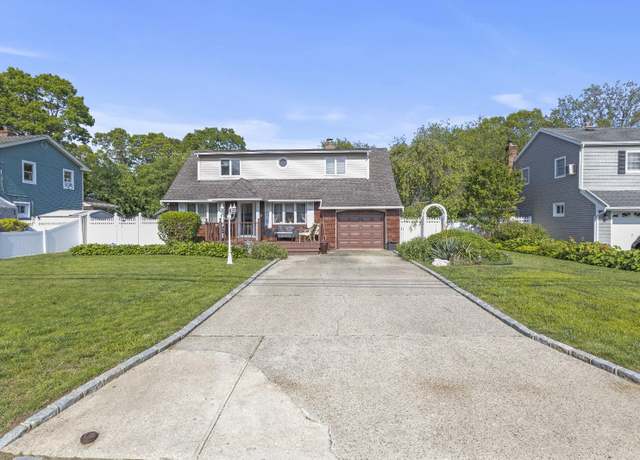 Property at 1125 Reilly St, Bay Shore, NY 11706, 4 beds, 2 baths
