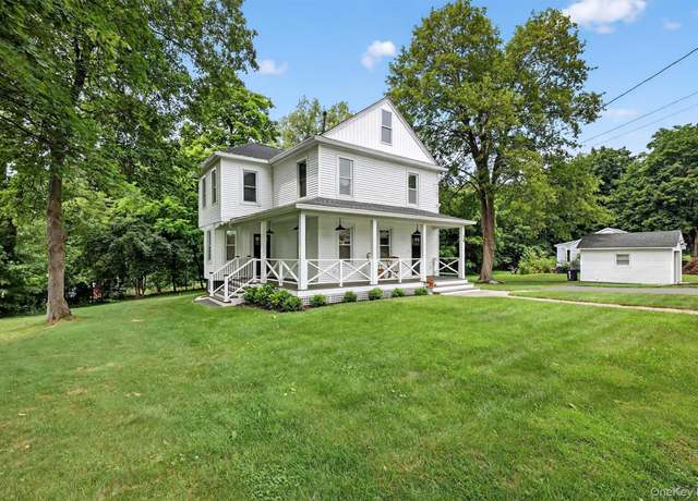 Property at 39 Frost Ln, Cornwall, NY 12518, 3 beds, 2.5 baths