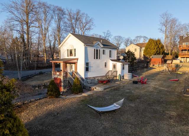 Property at 7 Eastview Pl, Yorktown Heights, NY 10598, 2 beds, 2 baths