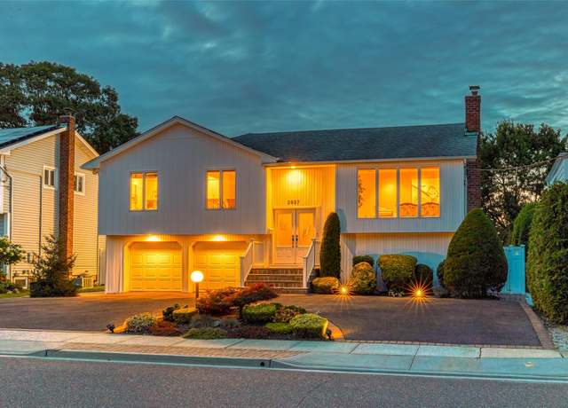 Property at 2957 Hampton Ct, Wantagh, NY 11793, 3 beds, 2.5 baths