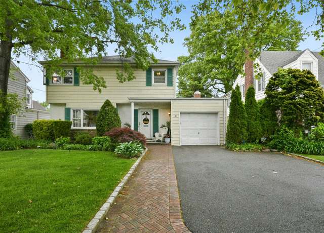 Property at 53 Muirfield Rd, Rockville Centre, NY 11570, 3 beds, 1.5 baths