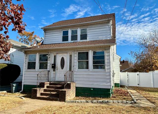 Property at 18 Perry St, Hempstead, NY 11550, 4 beds, 2 baths