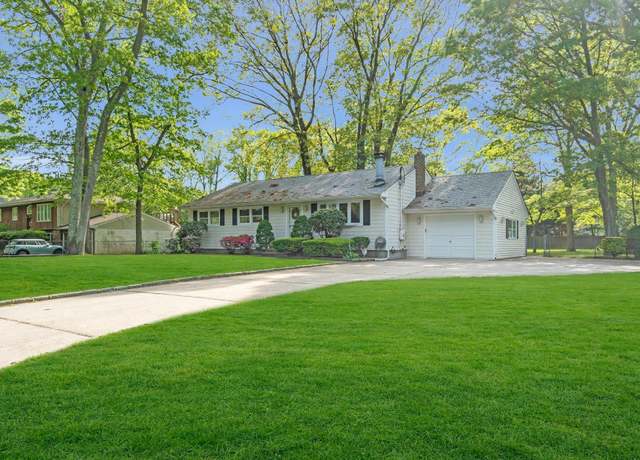 Property at 116 Ledgewood Dr, Smithtown, NY 11787, 3 beds, 2 baths