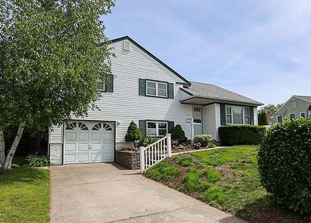 Property at 32 Pembroke Dr, Massapequa, NY 11758, 3 beds, 1.5 baths