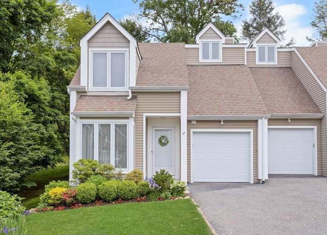 Property at 17 Spring Pond Dr, Ossining, NY 10562, 2 beds, 2.5 baths