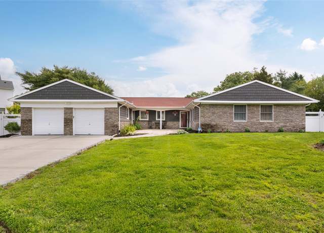 Property at 25 Segatogue Ln, South Setauket, NY 11720, 5 beds, 3 baths
