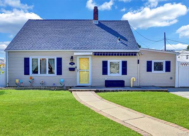 Property at 10 Barnyard Ln, Levittown, NY 11756, 4 beds, 2 baths