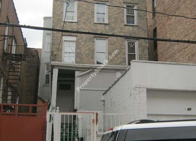 Property at 585 E 167th St, Bronx, NY 10456, 8 beds, 3 baths