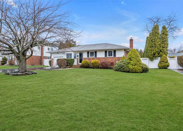 Property at 27 Gehrig St, Commack, NY 11725, 3 beds, 1.5 baths