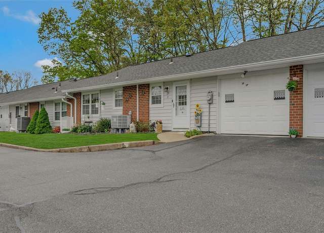 Property at 29 Trent Ct Unit B, Ridge, NY 11961, 2 beds, 1 bath