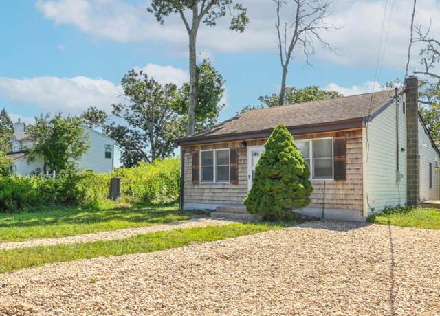 Property at 38 Lafayette Dr, Shirley, NY 11967, 3 beds, 2 baths