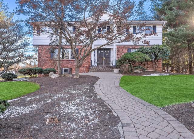 Property at 25 Smolley Dr, Monsey, NY 10952, 9 beds, 4.5 baths