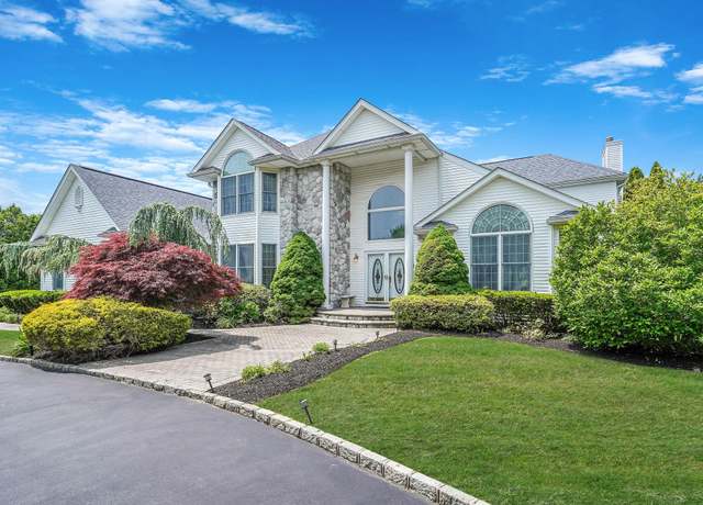 Property at 32 Casey Ln, Mount Sinai, NY 11766, 6 beds, 5.5 baths