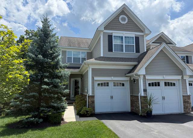 Property at 18 Pritchard Ct, Fishkill, NY 12524, 3 beds, 2.5 baths