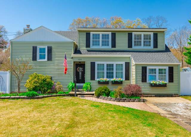 Property at 120 Gladstone Ave, West Islip, NY 11795, 4 beds, 2 baths