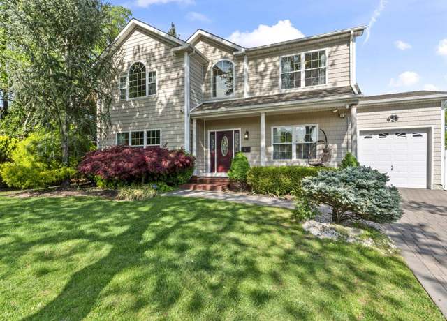 Property at 16 Terry Ln, Plainview, NY 11803, 4 beds, 3 baths