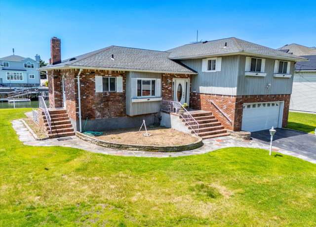 Property at 14 Gloucester Rd, Massapequa, NY 11758, 3 beds, 2.5 baths