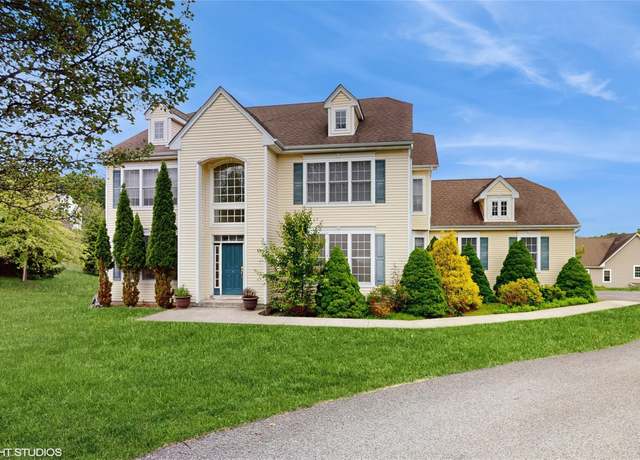 Property at 3 Caledonia Cir, Highland Mills, NY 10930, 6 beds, 3.5 baths