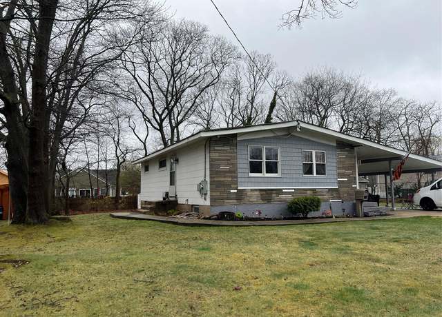 Property at 76 Samuel St, Ronkonkoma, NY 11779, 3 beds, 1 bath