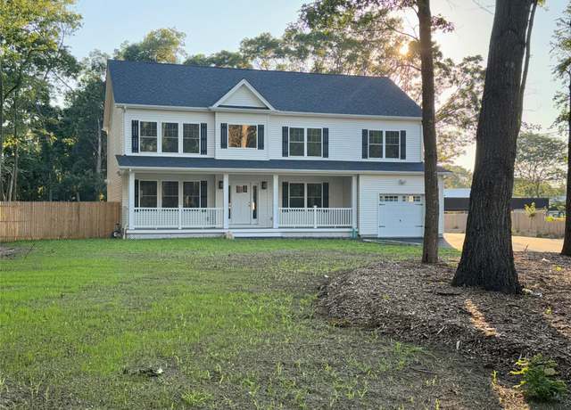 Property at 78 Horseblock Rd, Centereach, NY 11720, 5 beds, 4 baths