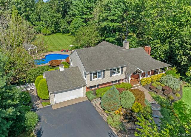 Property at 37 Salem Ridge Dr, Huntington, NY 11743, 3 beds, 3 baths