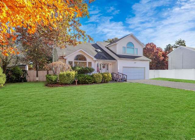 Property at 83 Barraud Dr, Port Jefferson Station, NY 11776, 3 beds, 2.5 baths
