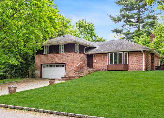 Property at 22 Junard Dr, Roslyn, NY 11576, 4 beds, 3 baths