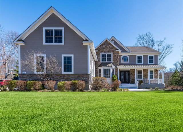Property at 13 Orr-hatch Dr, Cornwall, NY 12518, 6 beds, 4.5 baths