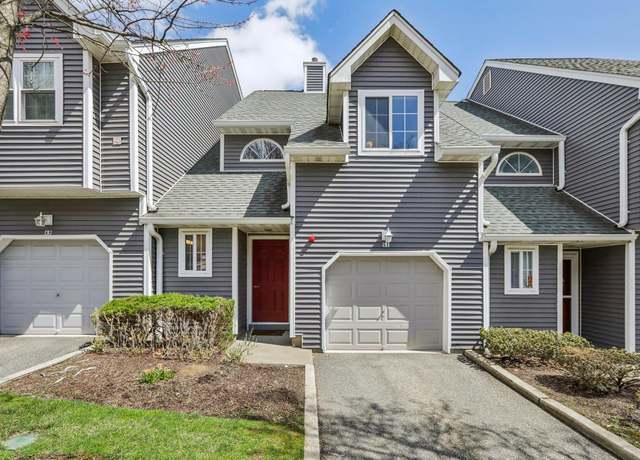 Property at 51 Eagle Ridge Way, Nanuet, NY 10954, 2 beds, 2.5 baths
