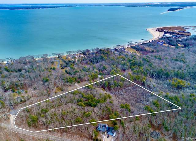 Property at 11200 N Bayview Rd, Southold, NY 11971