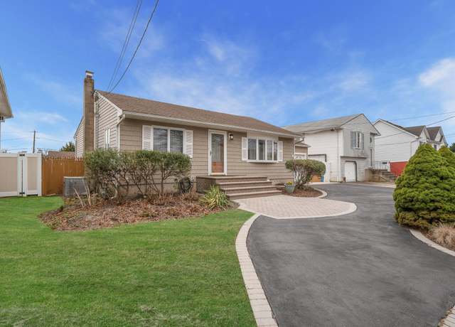 Property at 18 9th St, Ronkonkoma, NY 11779, 3 beds, 2 baths