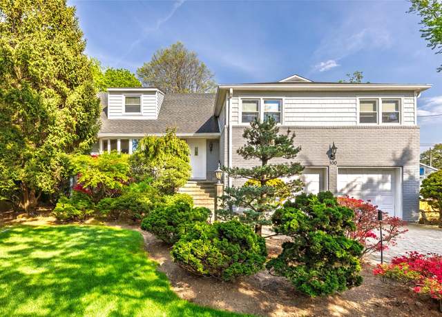 Property at 100 Marlborough Ct, Rockville Centre, NY 11570, 3 beds, 2.5 baths