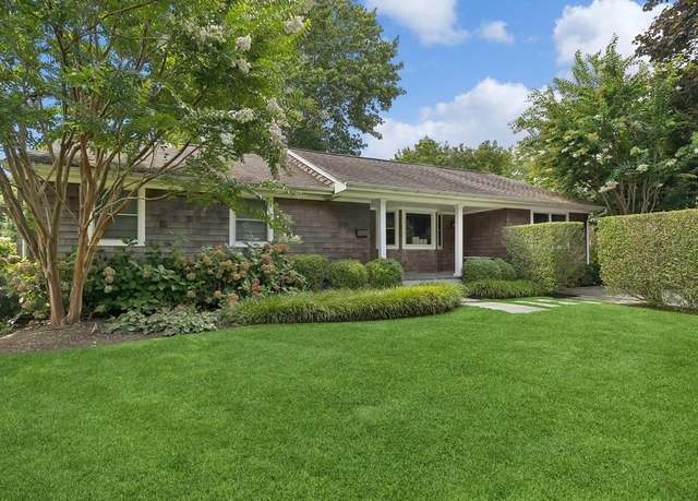 Property at 20 Stratton Sq, East Hampton, NY 11937, 4 beds, 2 baths